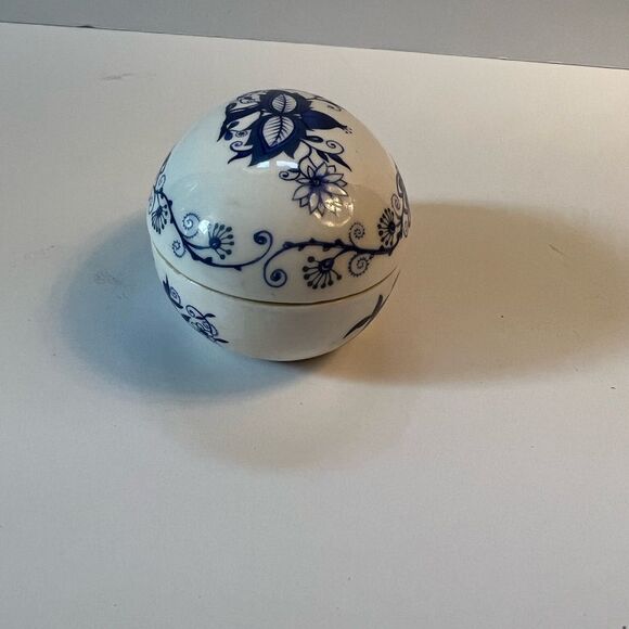 Vienna Woods Fine Bone China Trinket Box - Picture 4 of 11